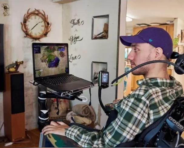 馬斯克旗下Neuralink宣布 全球12人已植入腦機接口芯片