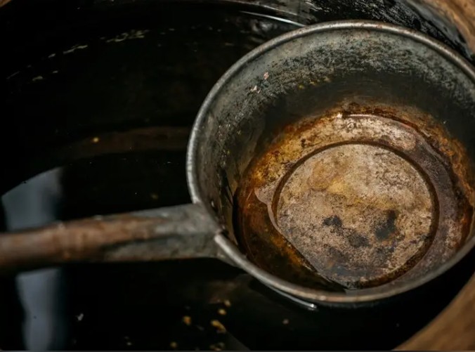 可樂還能洗鍋？實驗顯示除焦漬效果顯著